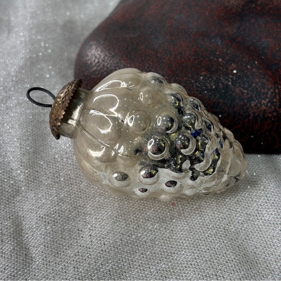 Vintage 3.25" KUGEL GERMAN SILVER MERCURY GLASS GRAPE CLUSTER CHRISTMAS ORNAMENT - Picture 3 of 6